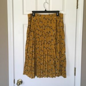Metrowear- Below The Knee Floral Yellow Skirt-L